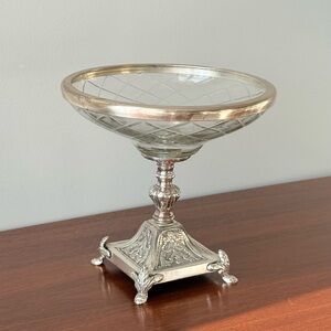 Silver plated Decorative Stand With Glass Bowl